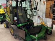 John deere 1575 with Mower Deck Attachment 